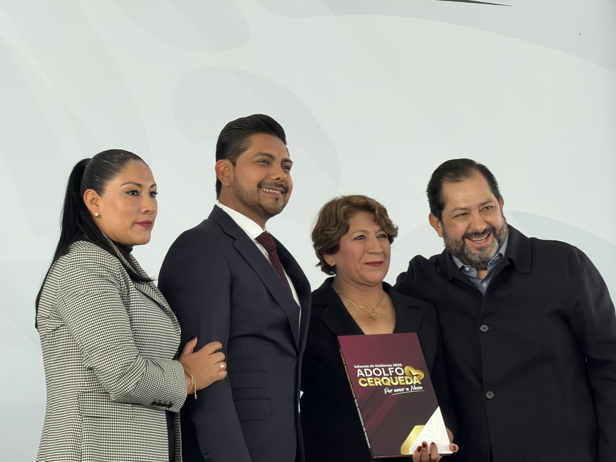 Sheinbaum y Delfina arropan a Cerqueda en su 1er Informe en Neza