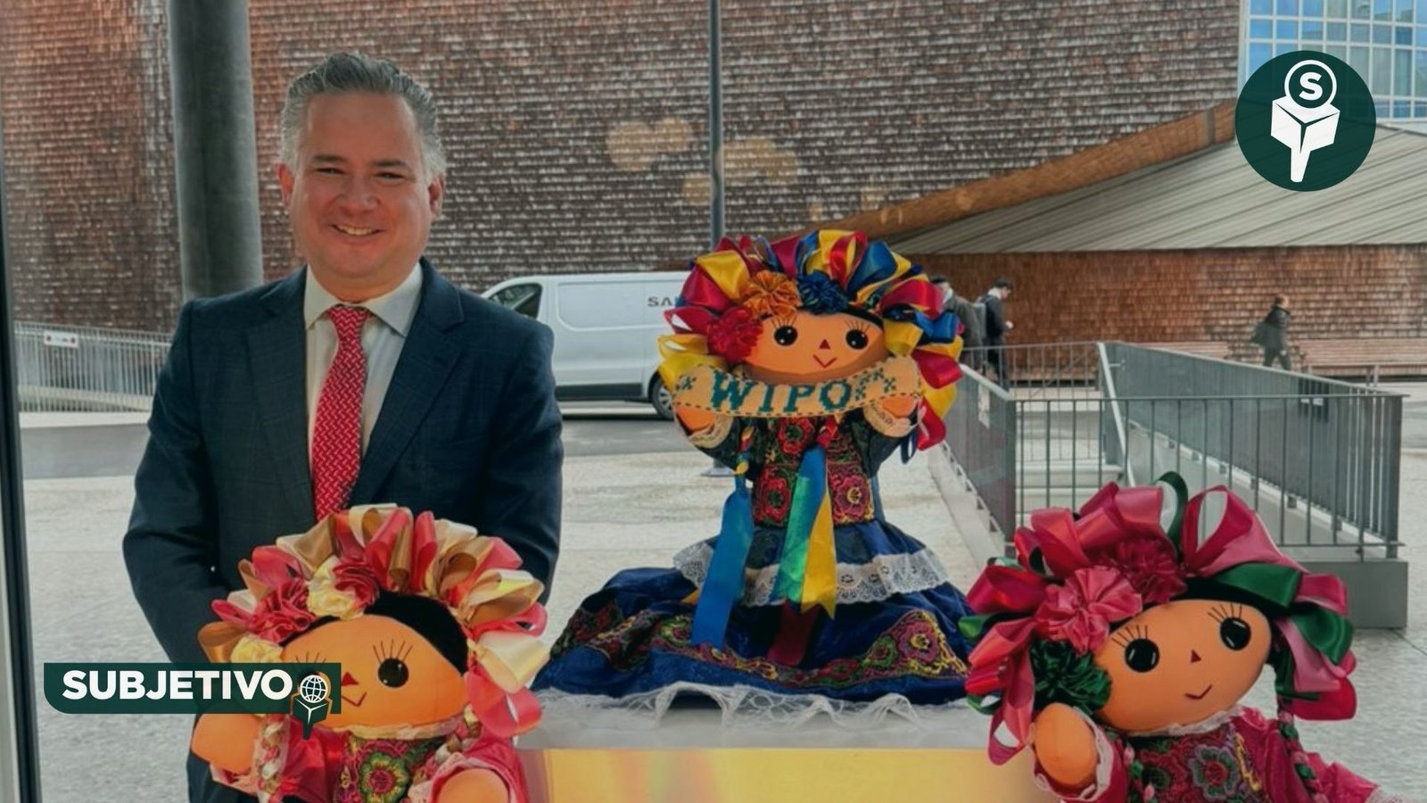 Santiago Nieto lleva muñecas Lele y Dönxu a la OMPI