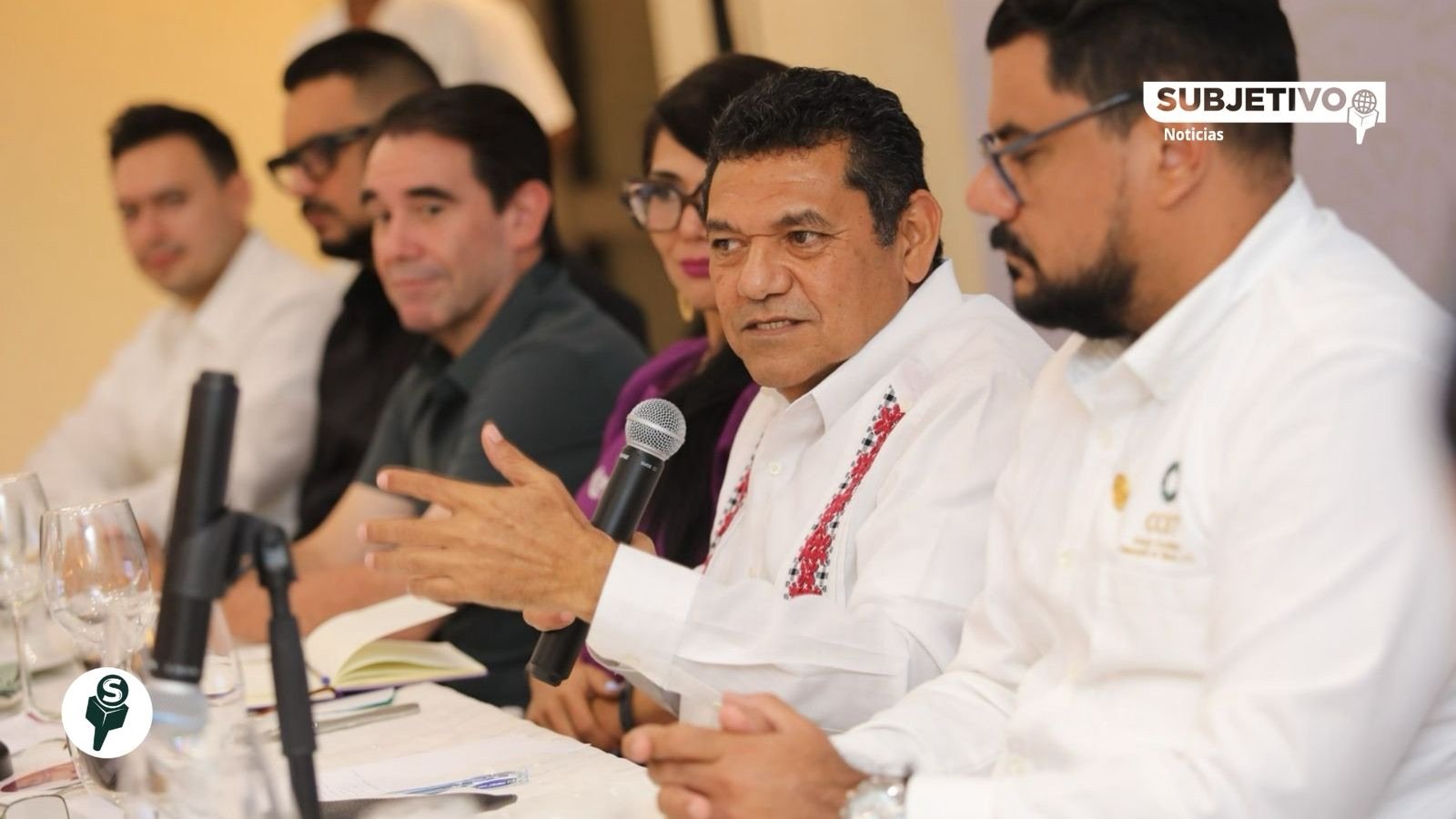 Javier May llama a empresarios a invertir en Tabasco